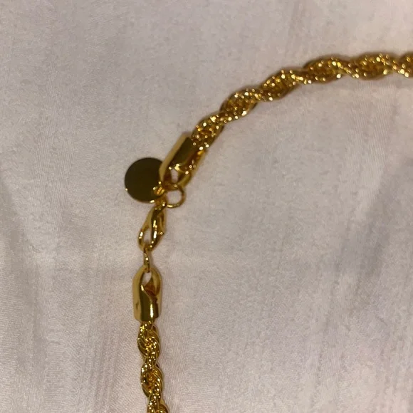 Princess Polly “I’m out of love necklace” - Picture 4 of 8